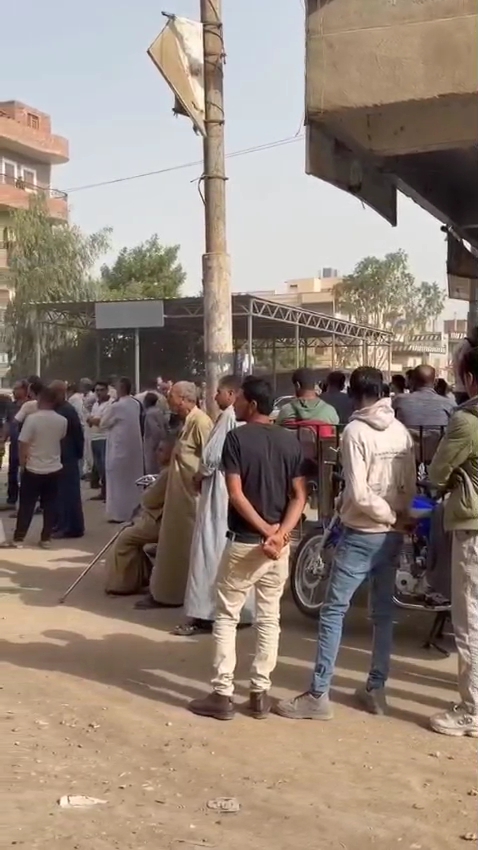 أهالي تاج العز بالدقهلية ينتظرون جثمان إكرامي شفيق ضحية حادث إطلاق النار في السودان