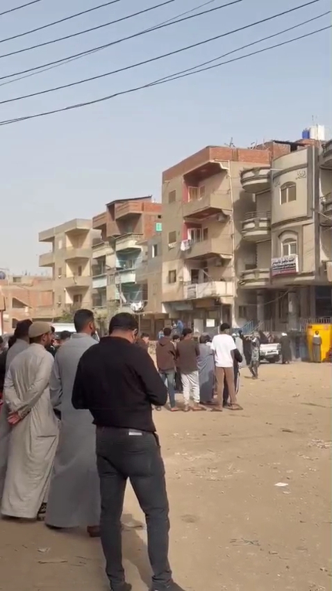 أهالي تاج العز بالدقهلية ينتظرون جثمان إكرامي شفيق ضحية حادث إطلاق النار في السودان