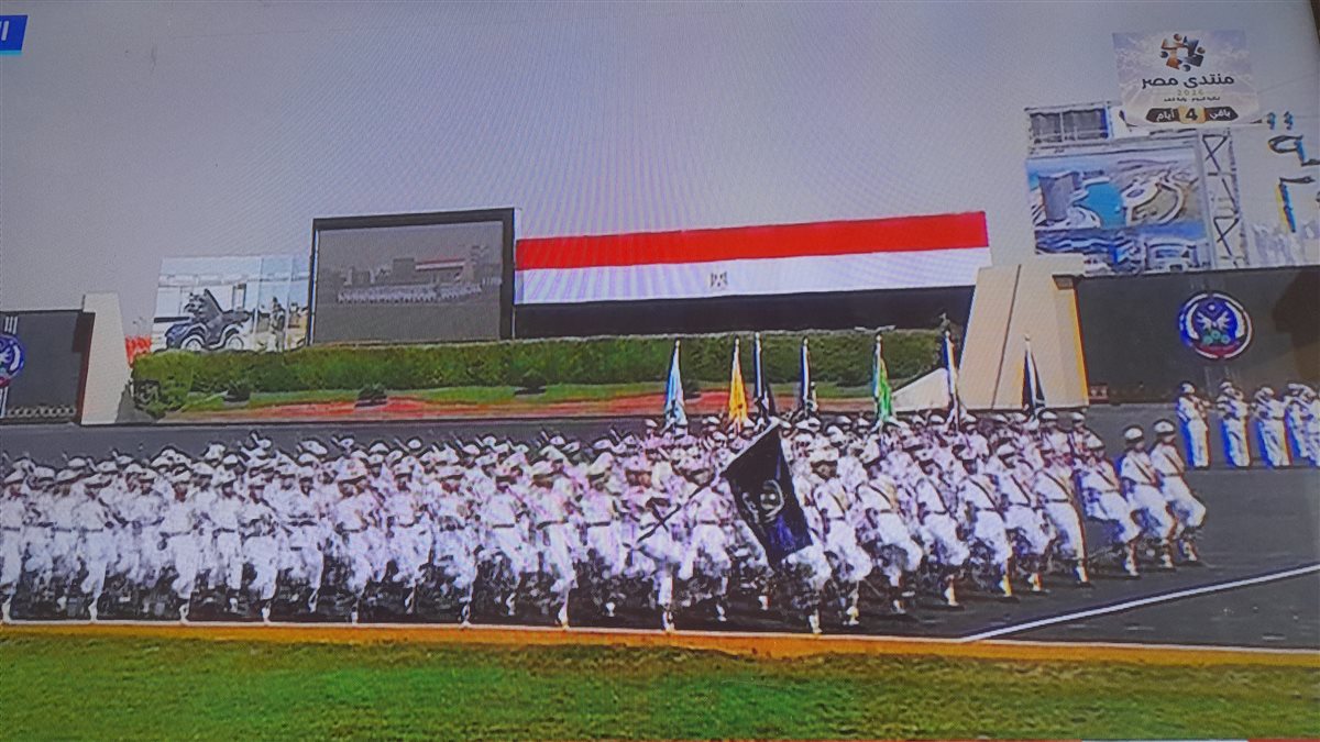  وزير الداخلية يمنح خريجي أكاديمية الشرطة درجات علمية 