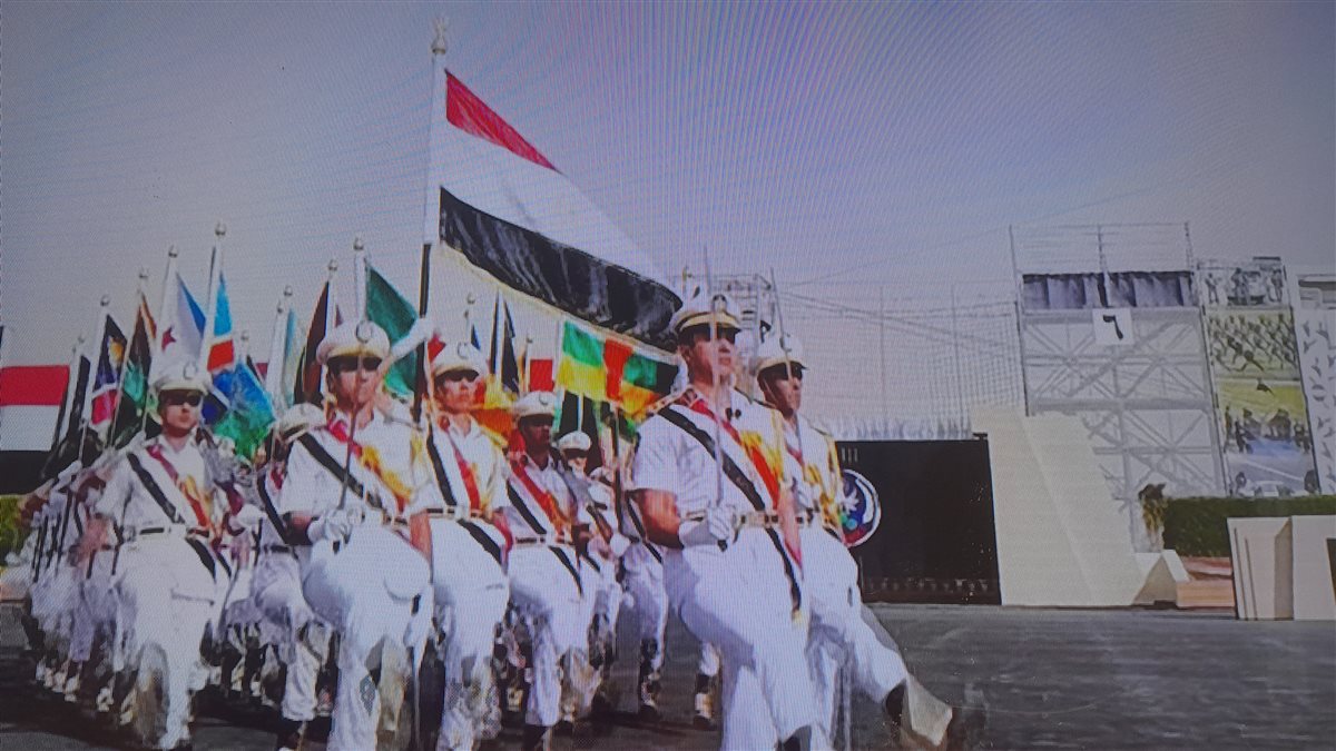  وزير الداخلية يمنح خريجي أكاديمية الشرطة درجات علمية 