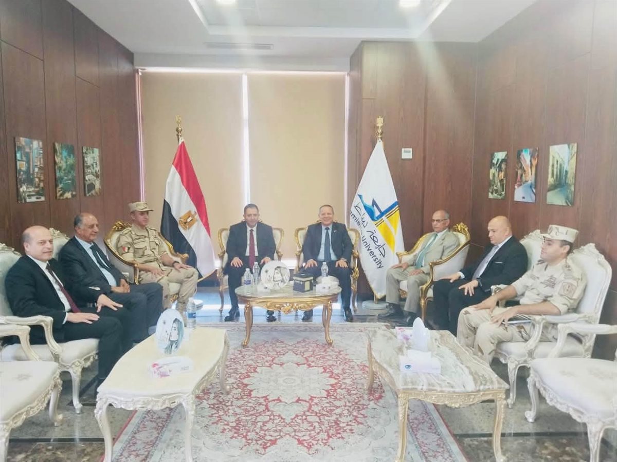 رئيس جامعة دمياط يستقبل المحافظ