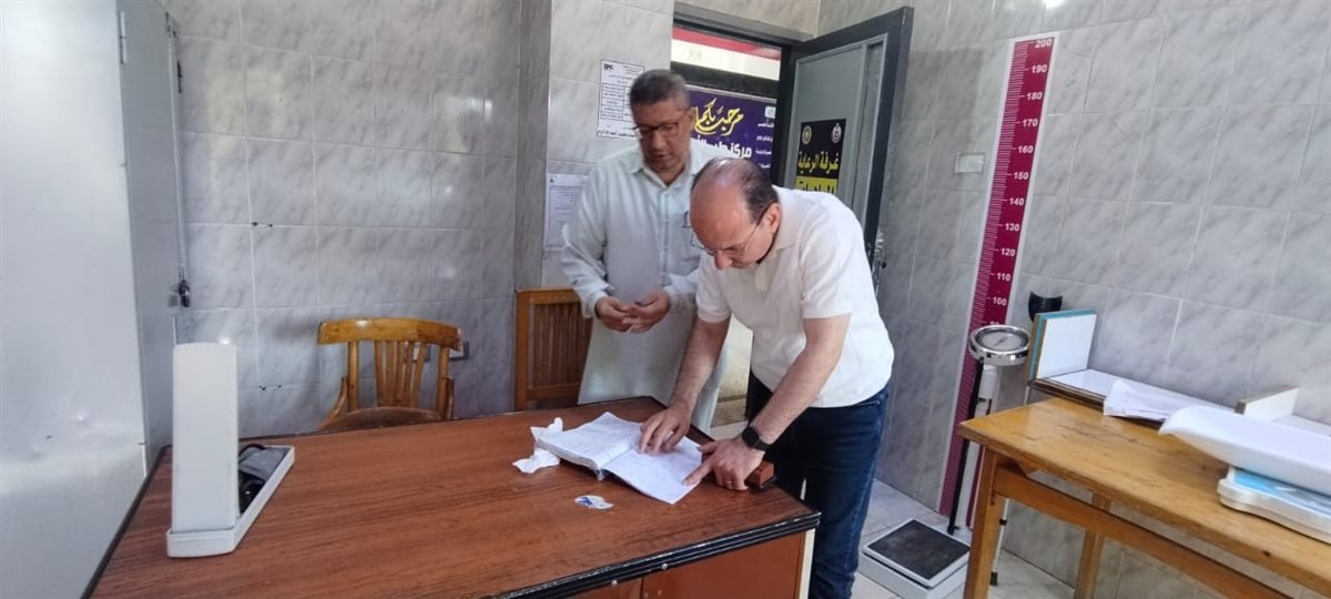 خلال جولة مفاجئة، وكيل صحة الدقهلية يحيل المخالفين للتحقيق ويتابع خدمات الغسيل الكلوي