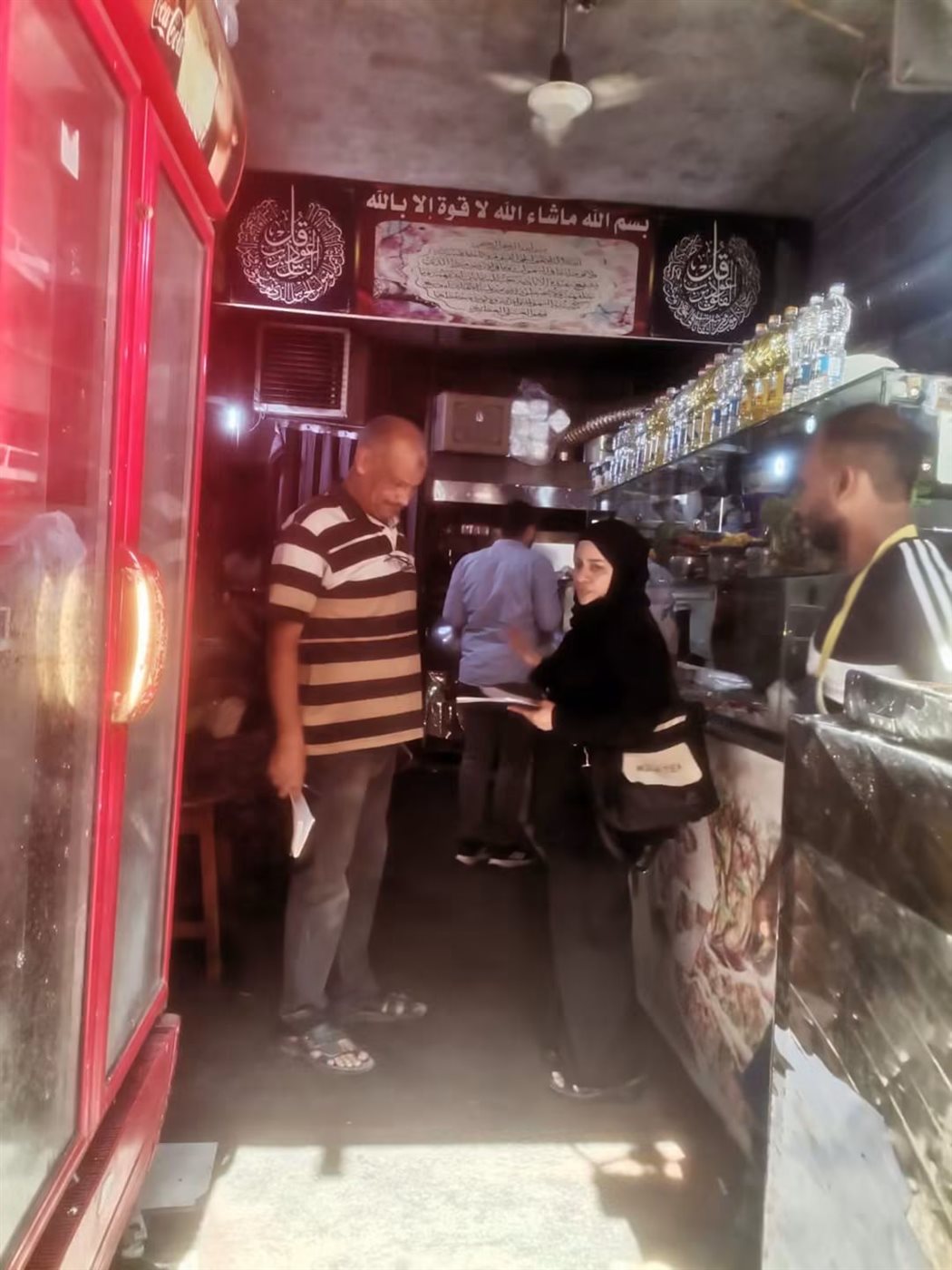 محلي نجع حمادي يشن حملة تفتيش بيئي على المطاعم والمخابز (صور)