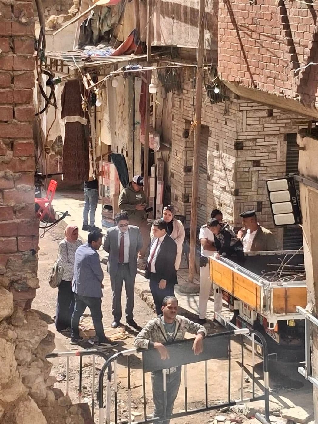 النيابة الإدارية تباشر التحقيقات في ميل عقار بالإسكندرية وإخلائه تمهيدًا لهدمه (صور)