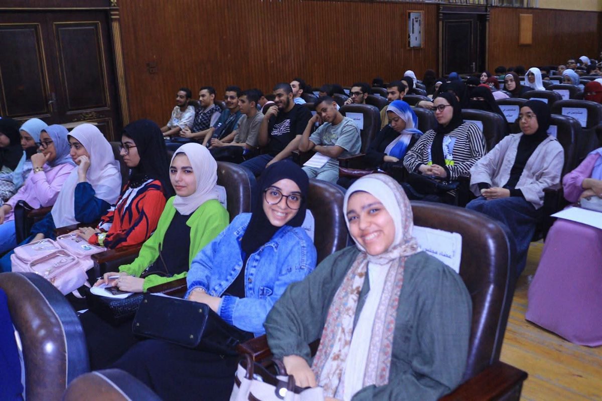 دار علوم القاهرة تنظم برنامج تأهيلي للطلاب الجدد (صور)