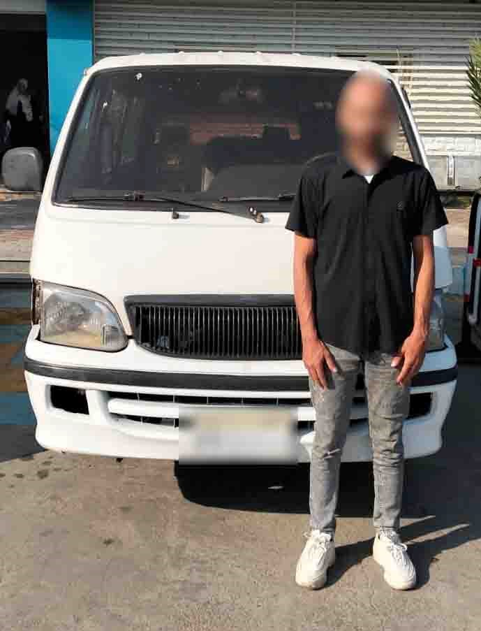 سائق ميكروباص يسير عكس الاتجاه يتسبب فى حادث ويفر هاربا بالإسكندرية