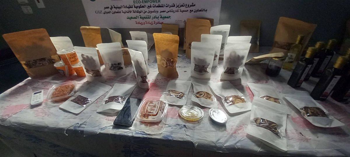 أسيوط تحصد العقيق الأحمر، المحافظ يتابع مراحل تصنيع منتجات الرمان بساحل سليم (صور)