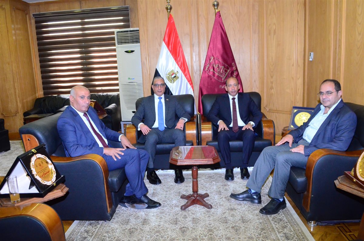 محافظ الجيزة يحاضر بدبلومة طب الكوارث بقصر العيني حول إدارة الأزمات والحوادث الكبرى