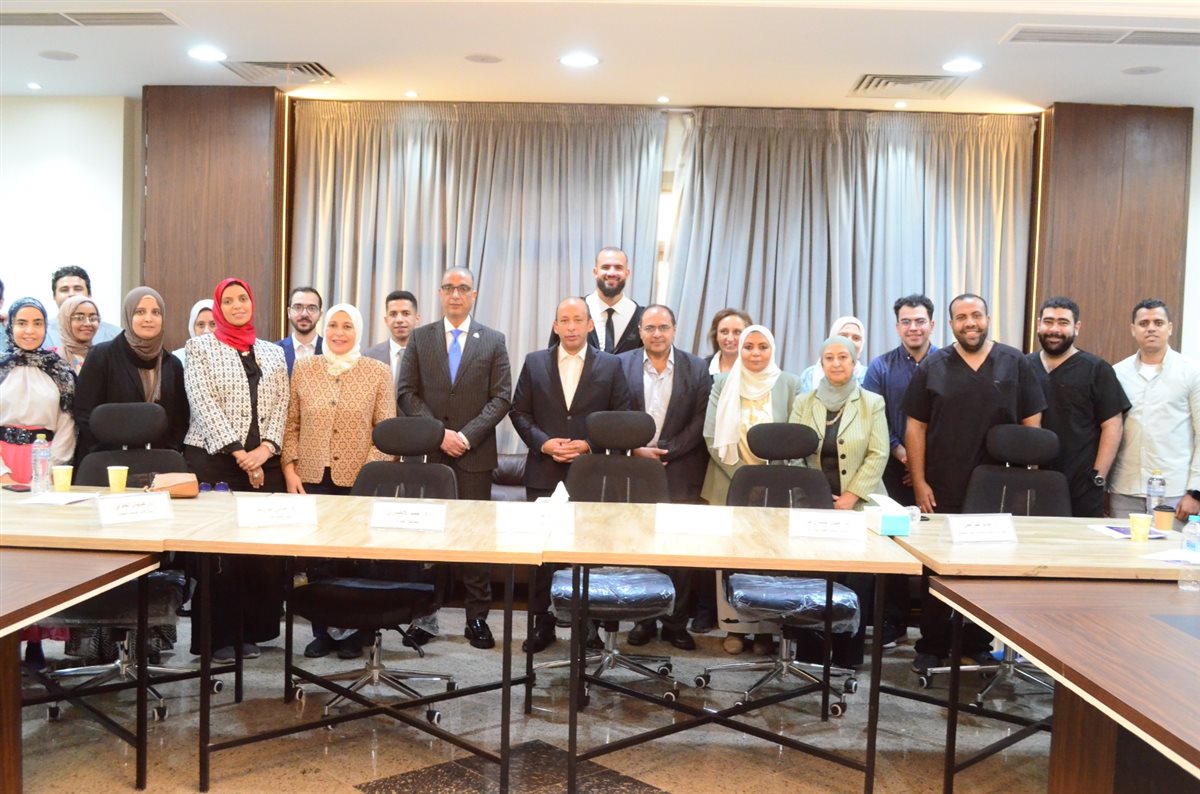 محافظ الجيزة يحاضر بدبلومة طب الكوارث بقصر العيني حول إدارة الأزمات والحوادث الكبرى