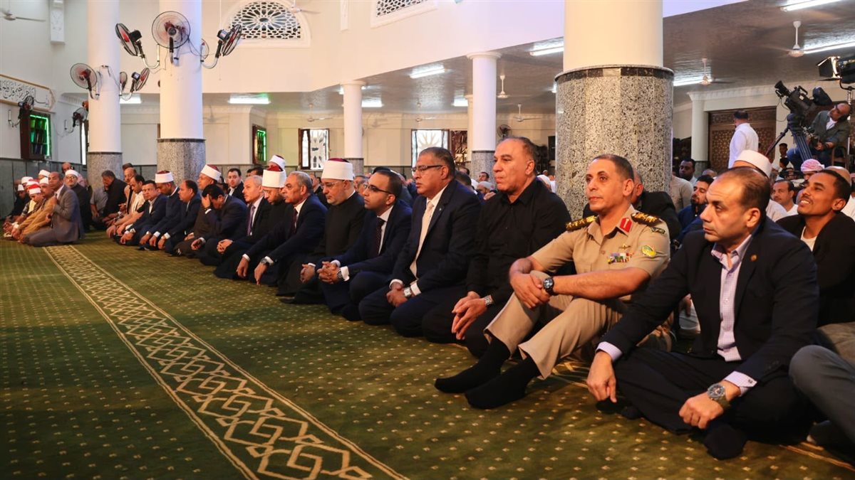 جانب من آداء شعائر صلاة الجمعة،فيتو