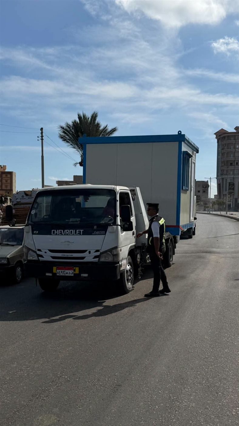 أمن دمياط يكثف تواجده على طريق بورسعيد لتحقيق الانضباط المروري