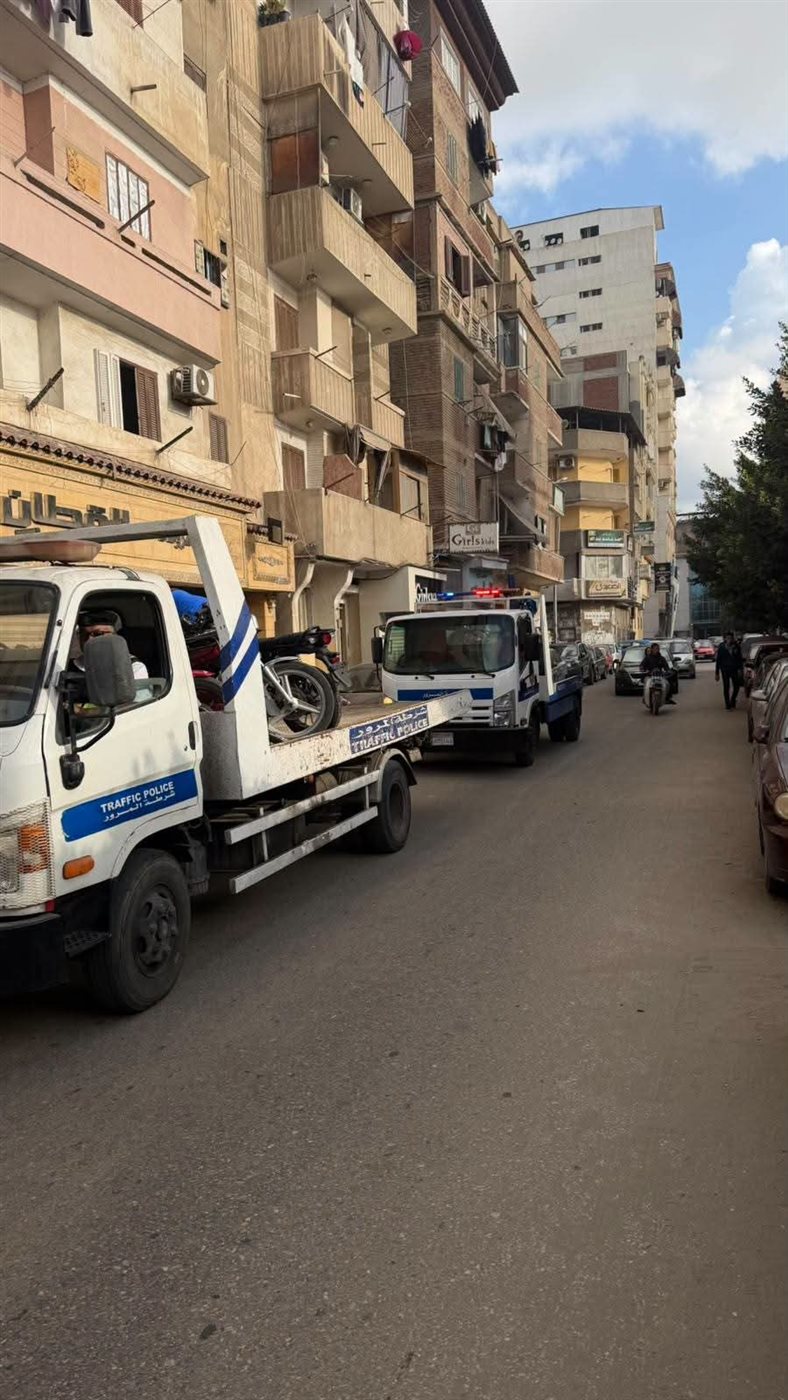 أمن دمياط يكثف تواجده على طريق بورسعيد لتحقيق الانضباط المروري