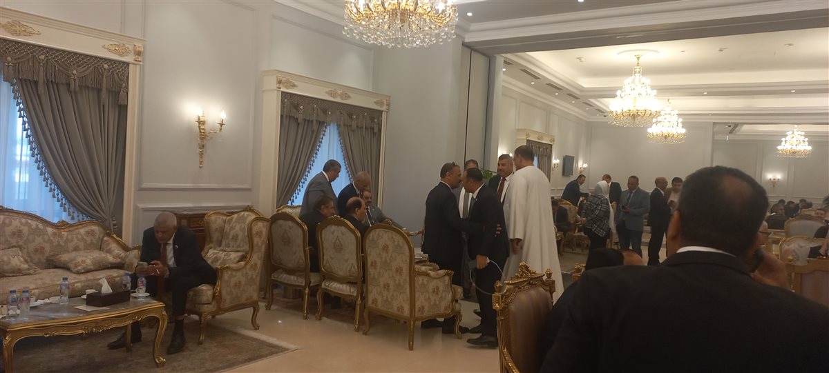 النواب يتوجهون للقاعة الرئيسية استعدادا للجلسة السرية