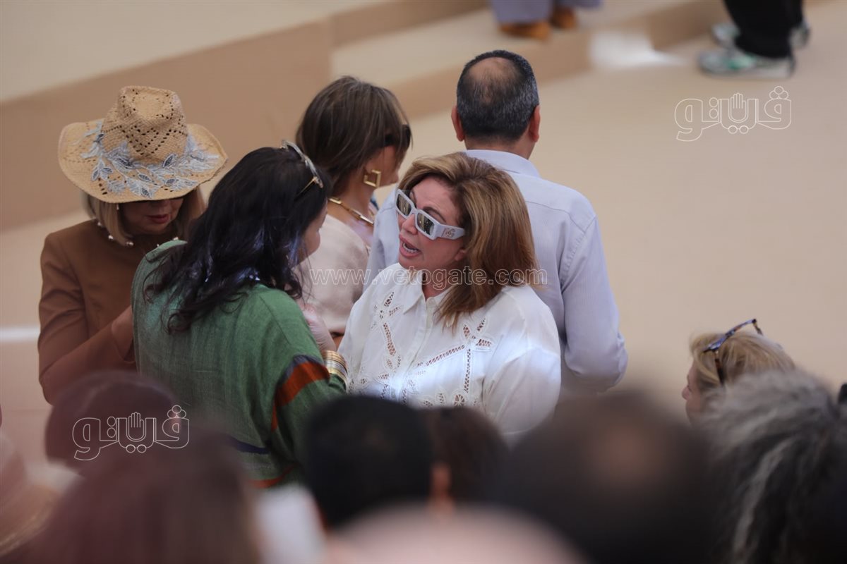 "خبطني بالسيناريو على وشي"، إلهام شاهين تكشف سر خلافها مع خان في "أحلام هند وكاميليا" (فيديو)
