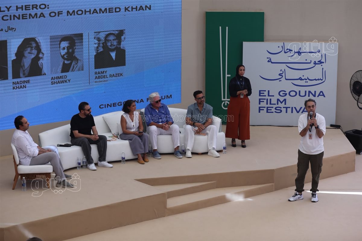 "خبطني بالسيناريو على وشي"، إلهام شاهين تكشف سر خلافها مع خان في "أحلام هند وكاميليا" (فيديو)