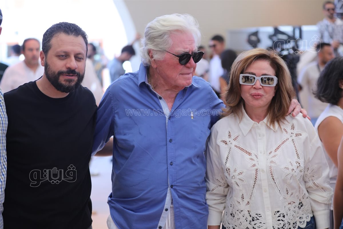 "خبطني بالسيناريو على وشي"، إلهام شاهين تكشف سر خلافها مع خان في "أحلام هند وكاميليا" (فيديو)