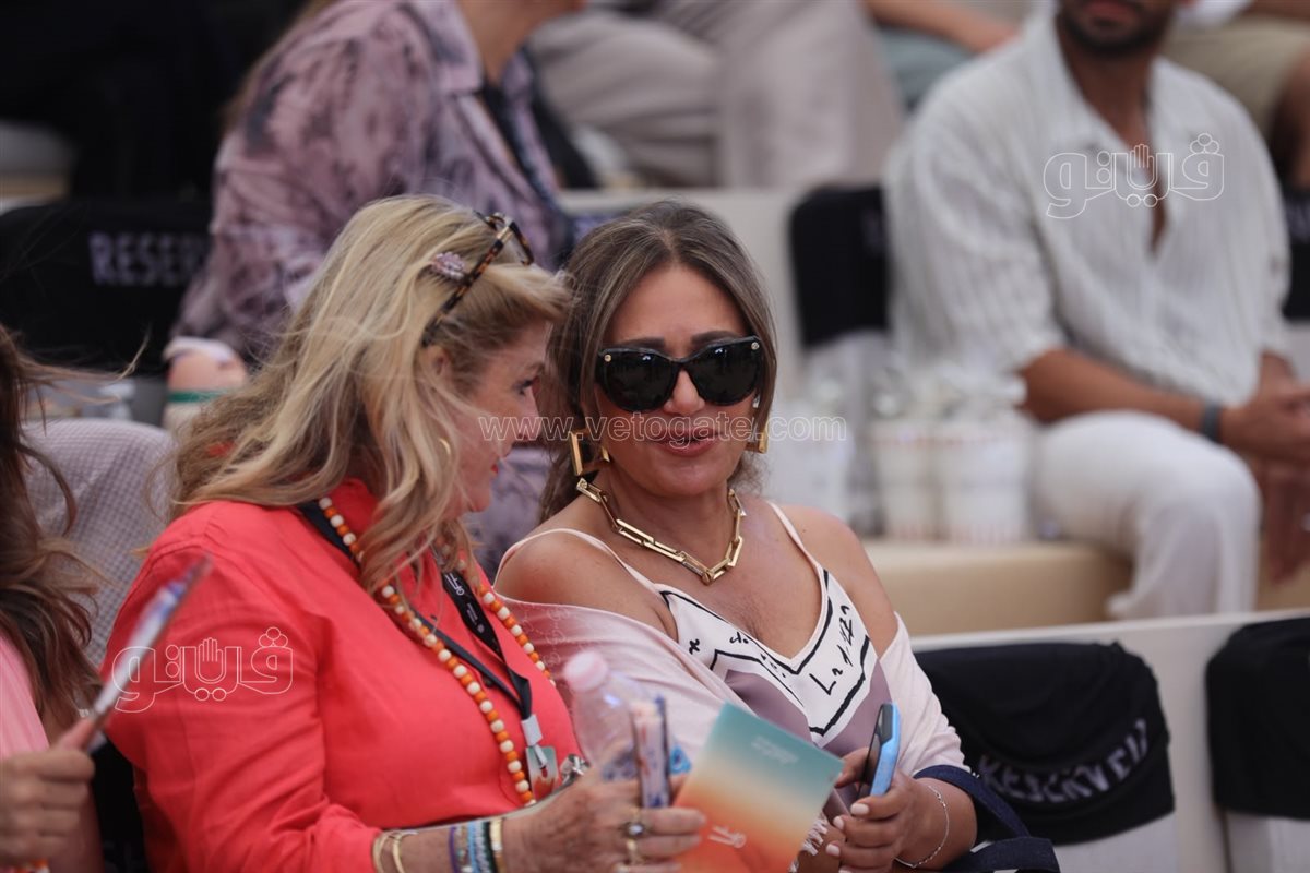 "خبطني بالسيناريو على وشي"، إلهام شاهين تكشف سر خلافها مع خان في "أحلام هند وكاميليا" (فيديو)