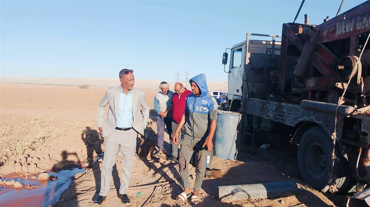 رئيس مركز باريس يتفقد أراضي الدولة بقرى عدن ويراجع تراخيص آبار المياه بالوادي الجديد