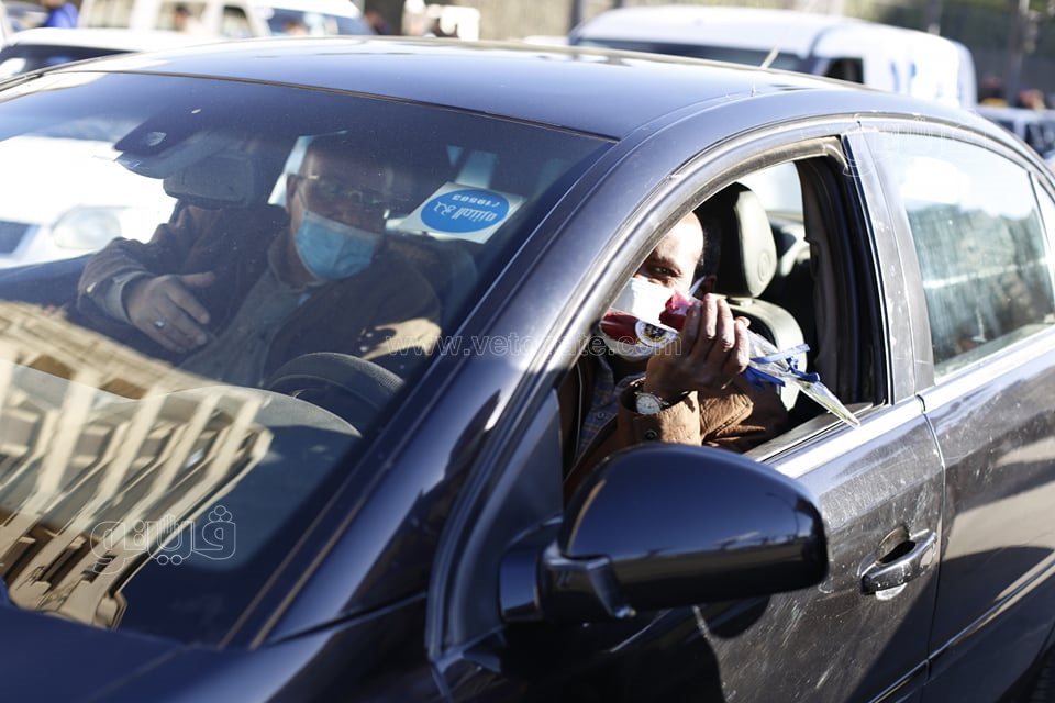 احتفالات عيد الشرطة تصل ميدان التحرير.. أتوبيس مكشوف وأغاني وطنية وتوزيع باقات ورد (4)