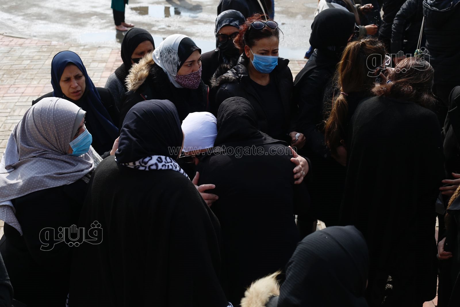 وصول جثمان ياسر رزق إلى مسجد المشير طنطاوي استعدادًا لتشييعه (16)