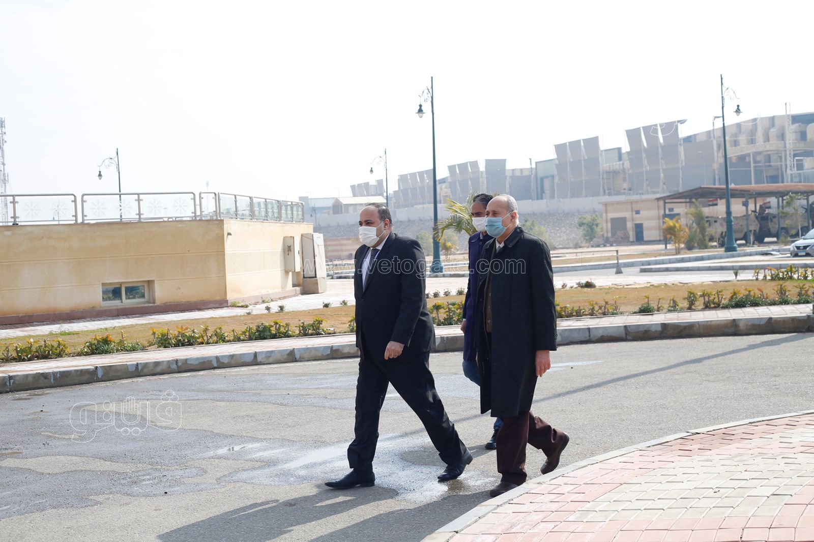 وصول جثمان ياسر رزق إلى مسجد المشير طنطاوي استعدادًا لتشييعه (32)