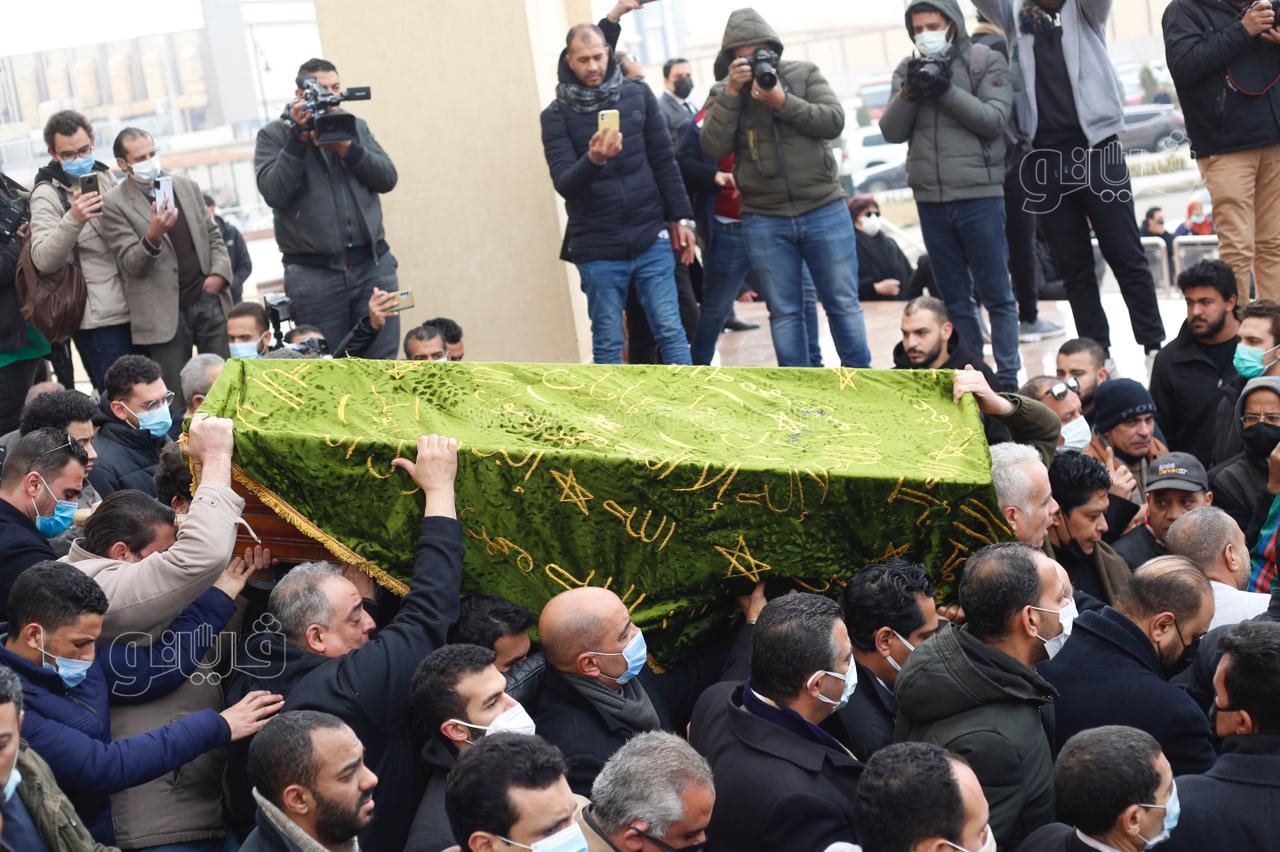 تشييع جثمان ياسر رزق من مسجد المشير طنطاوي (1)