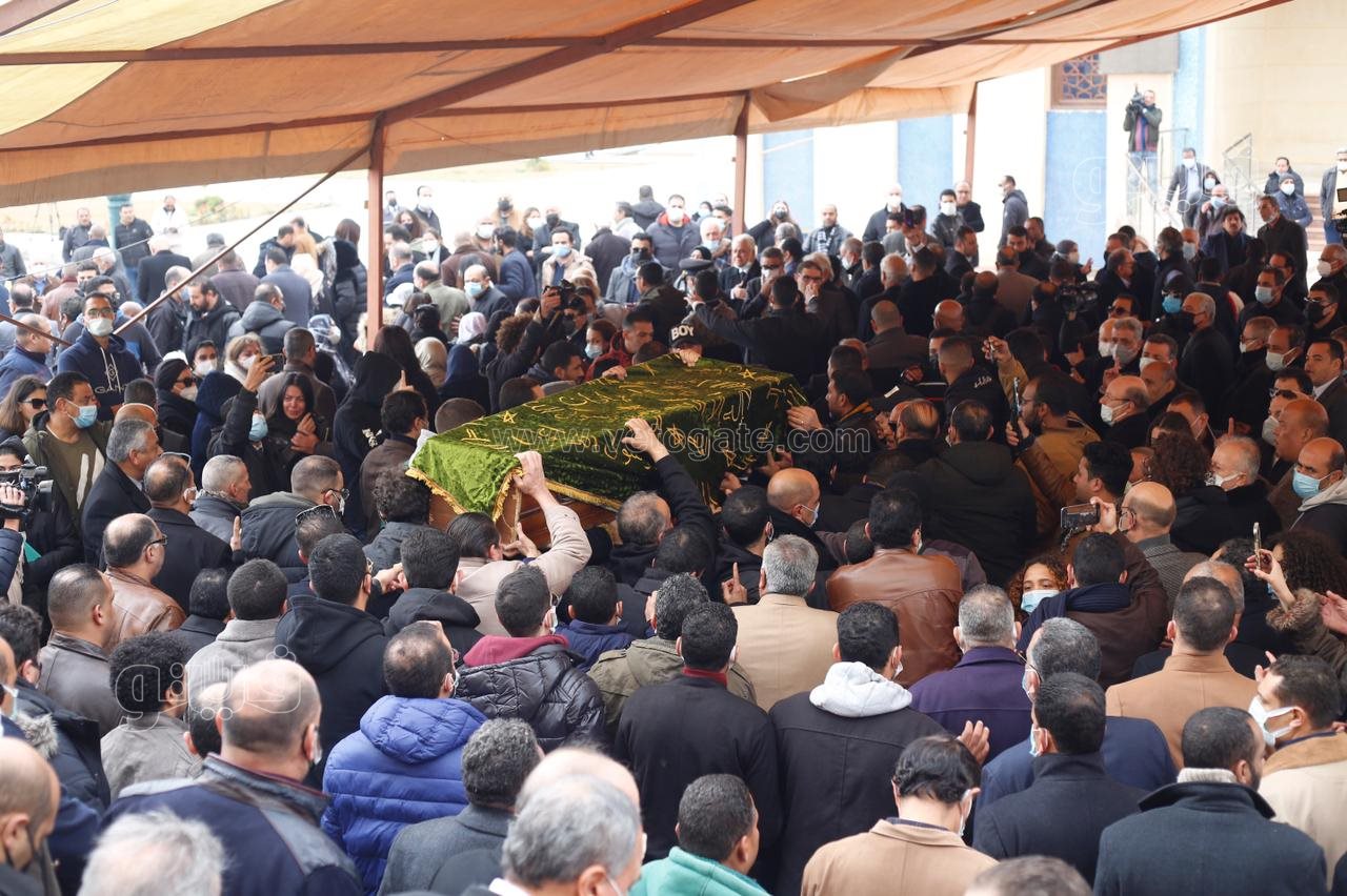 تشييع جثمان ياسر رزق من مسجد المشير طنطاوي (5)