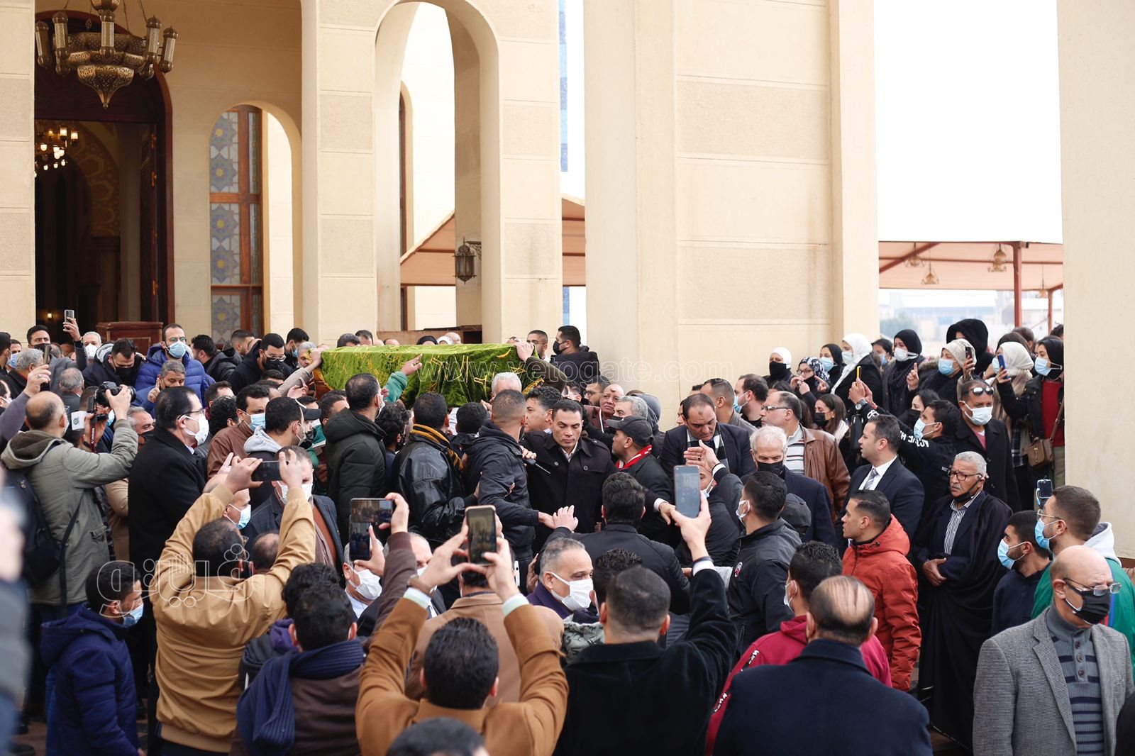 صحفيون وإعلاميون يشيعون ياسر رزق (6)