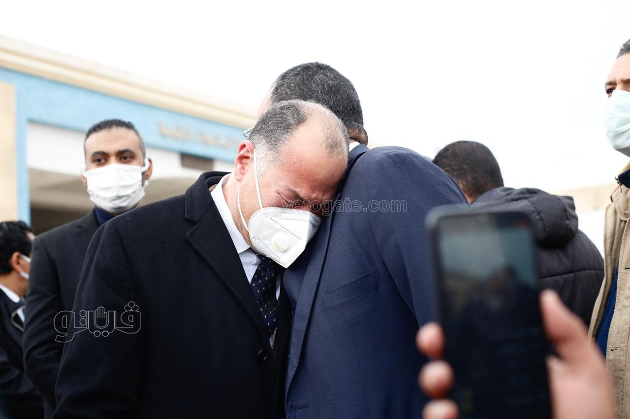 صحفيون وإعلاميون يشيعون ياسر رزق (22)