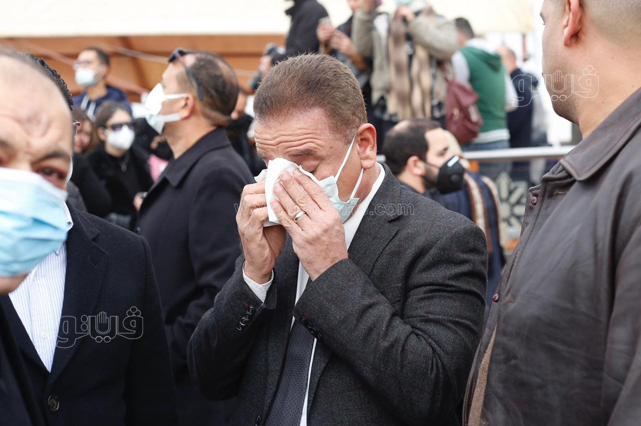 صحفيون وإعلاميون يشيعون ياسر رزق (23)