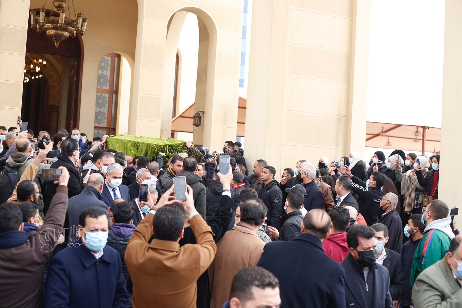 صحفيون وإعلاميون يشيعون ياسر رزق (28)