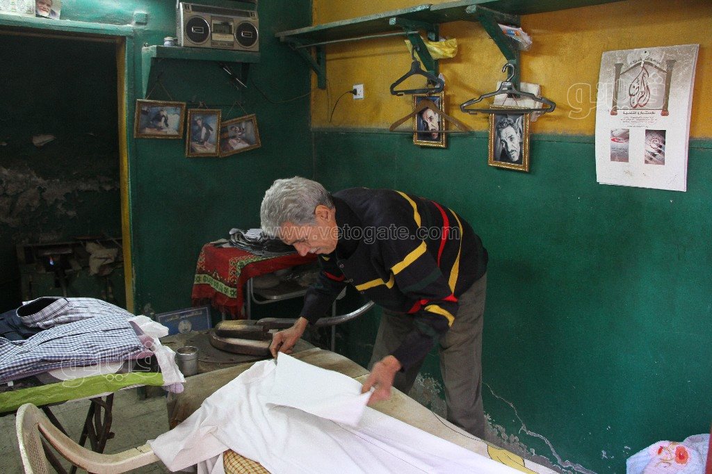 حكايات عم أحمد مع “مكواة الرجل” في 60 عامًا (7)