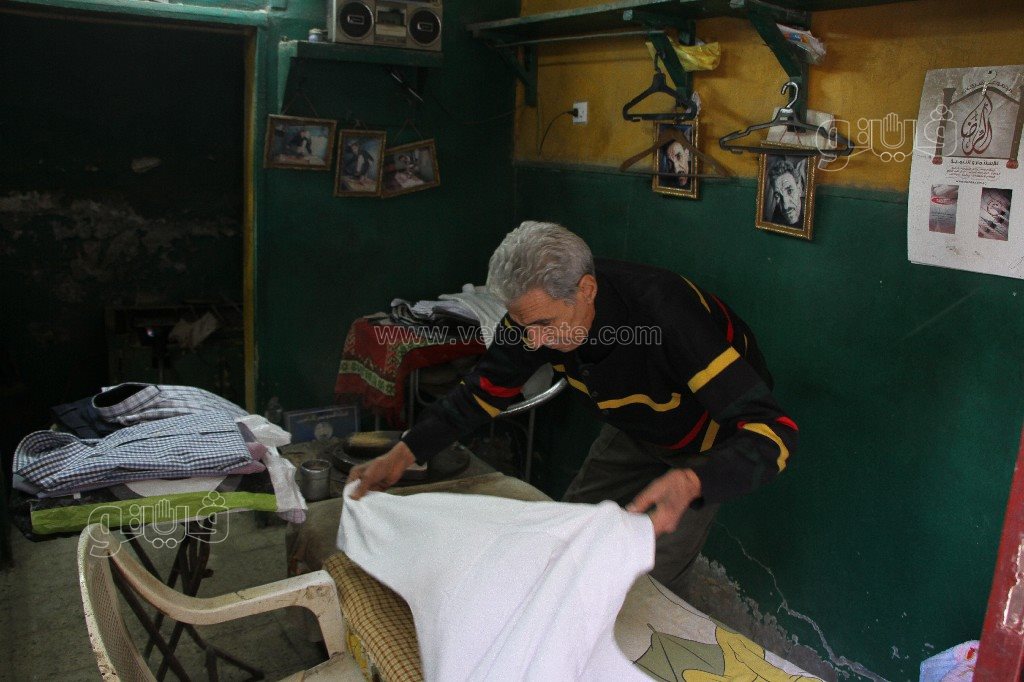 حكايات عم أحمد مع “مكواة الرجل” في 60 عامًا (8)