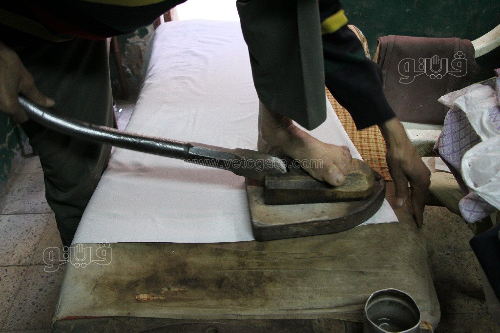 حكايات عم أحمد مع “مكواة الرجل” في 60 عامًا (11)