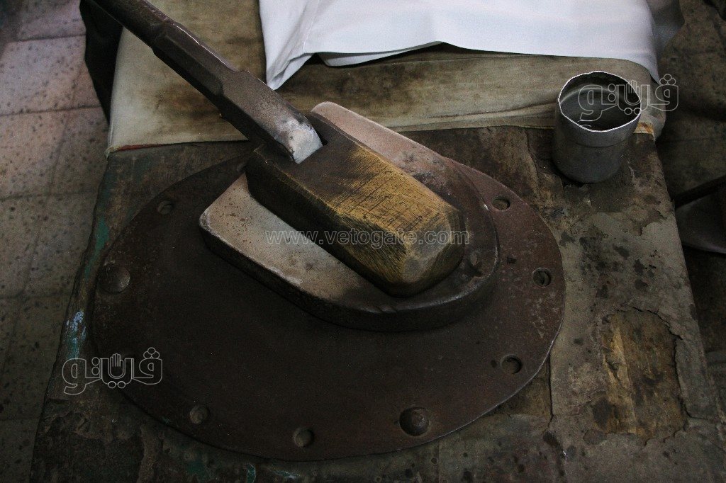 حكايات عم أحمد مع “مكواة الرجل” في 60 عامًا (13)