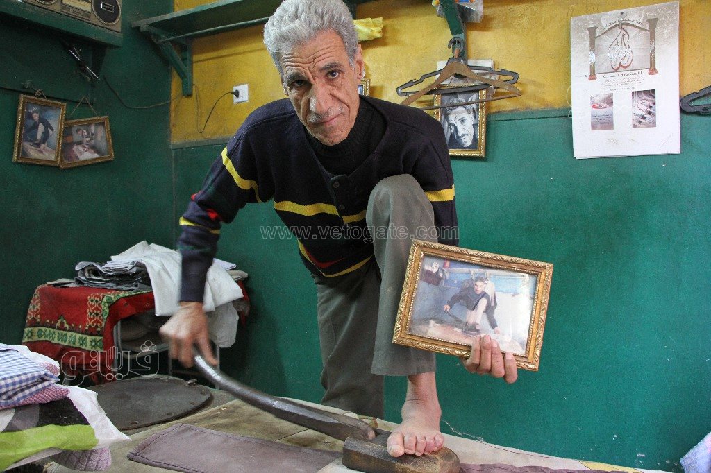 حكايات عم أحمد مع “مكواة الرجل” في 60 عامًا (18)