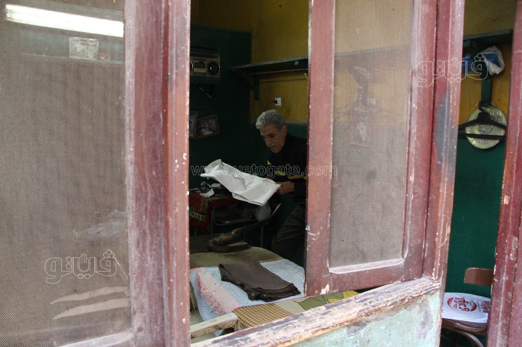 حكايات عم أحمد مع “مكواة الرجل” في 60 عامًا (20)