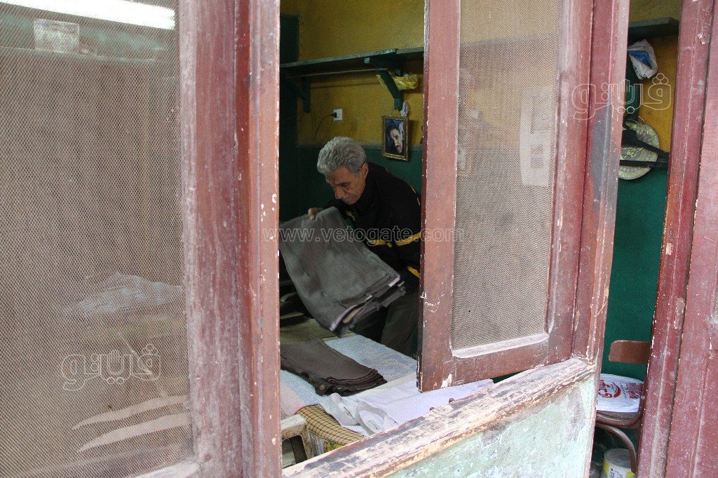 حكايات عم أحمد مع “مكواة الرجل” في 60 عامًا (21)