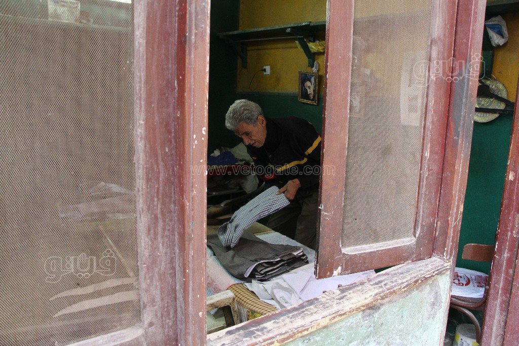 حكايات عم أحمد مع “مكواة الرجل” في 60 عامًا (23)