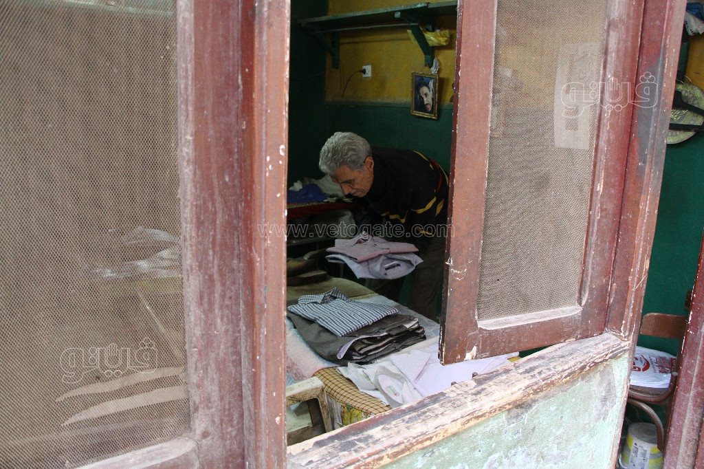 حكايات عم أحمد مع “مكواة الرجل” في 60 عامًا (24)