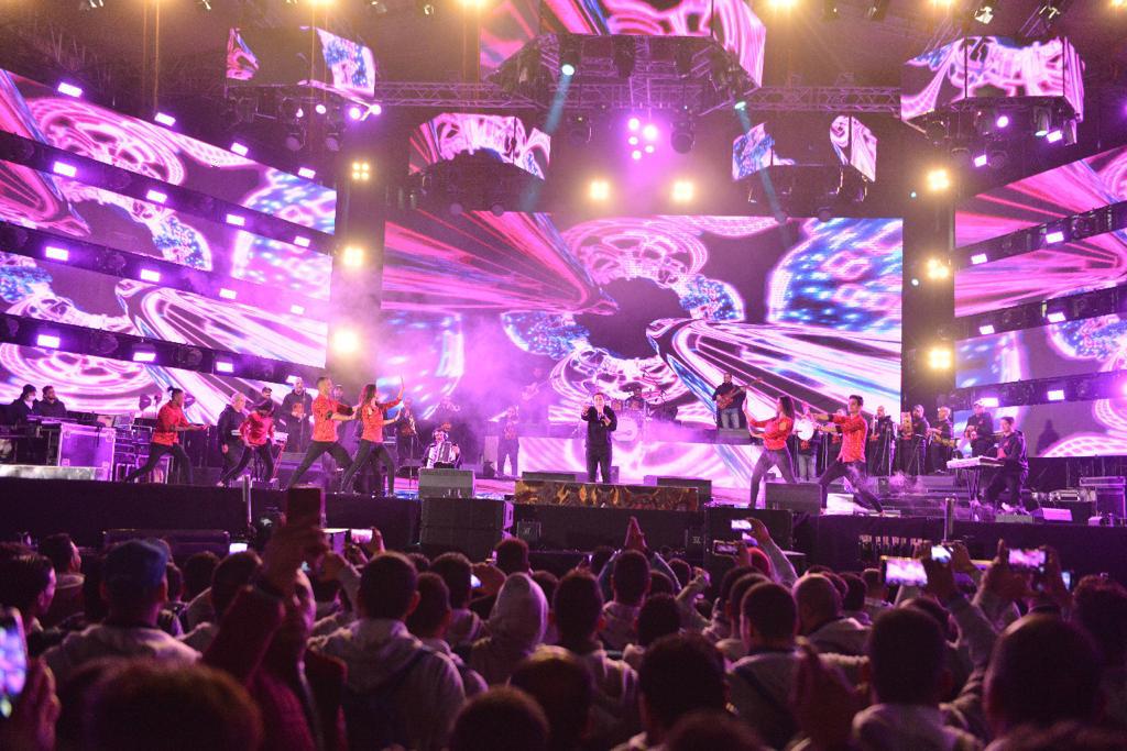 الآلاف يحتشدون في ستاد الهوكي من أجل حكيم (4)