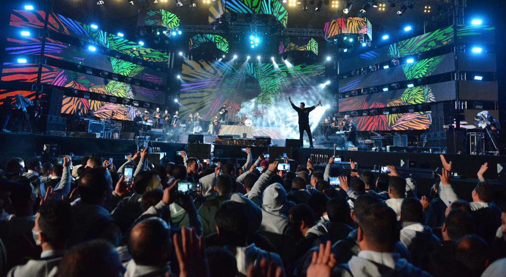 الآلاف يحتشدون في ستاد الهوكي من أجل حكيم (6)