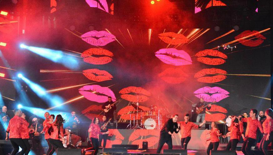 الآلاف يحتشدون في ستاد الهوكي من أجل حكيم (9)