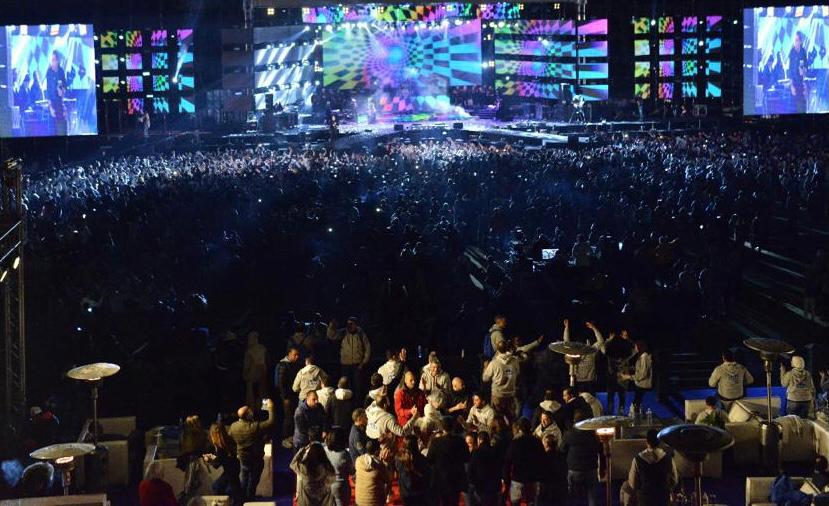 الآلاف يحتشدون في ستاد الهوكي من أجل حكيم (11)