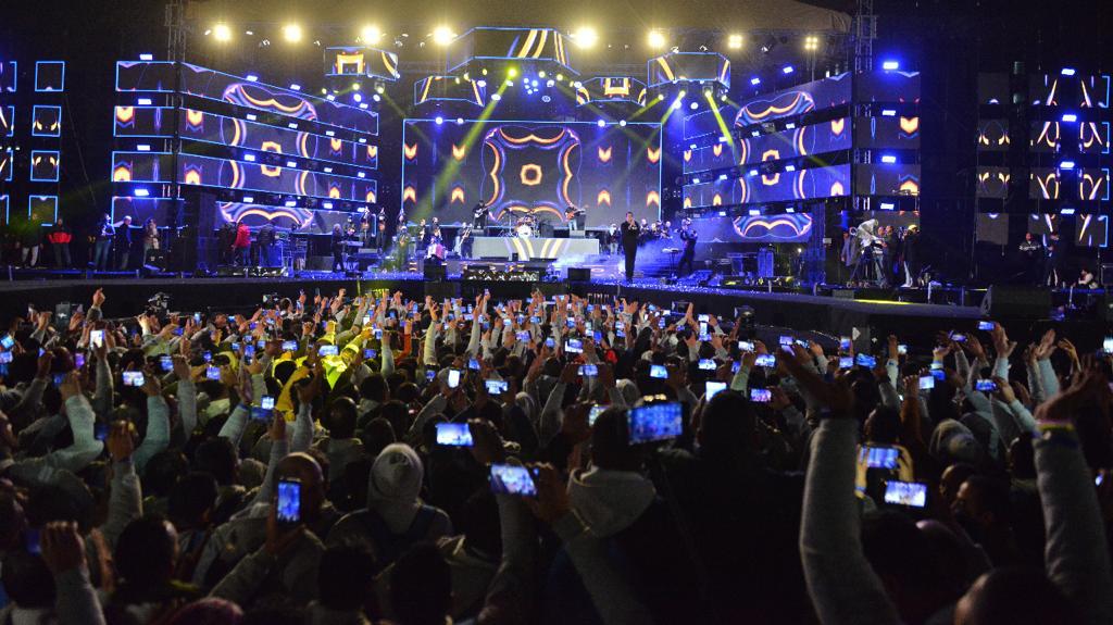 الآلاف يحتشدون في ستاد الهوكي من أجل حكيم (12)