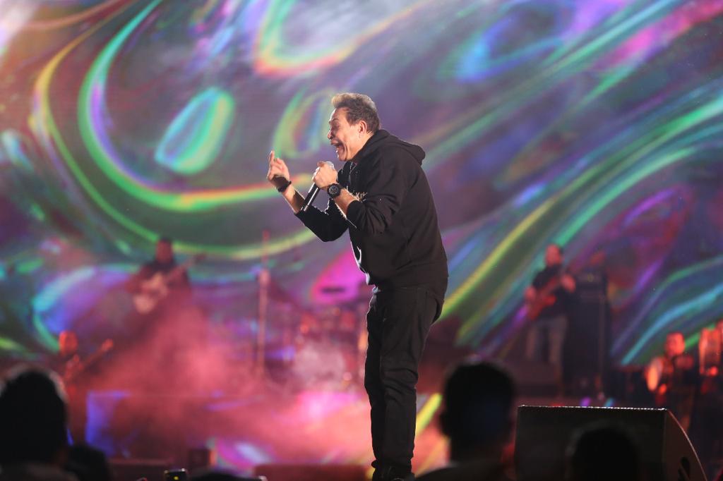 الآلاف يحتشدون في ستاد الهوكي من أجل حكيم (13)