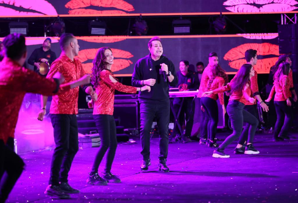 الآلاف يحتشدون في ستاد الهوكي من أجل حكيم (14)