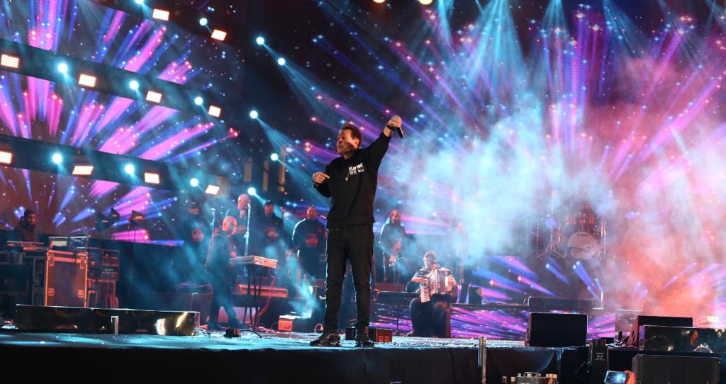 الآلاف يحتشدون في ستاد الهوكي من أجل حكيم (16)