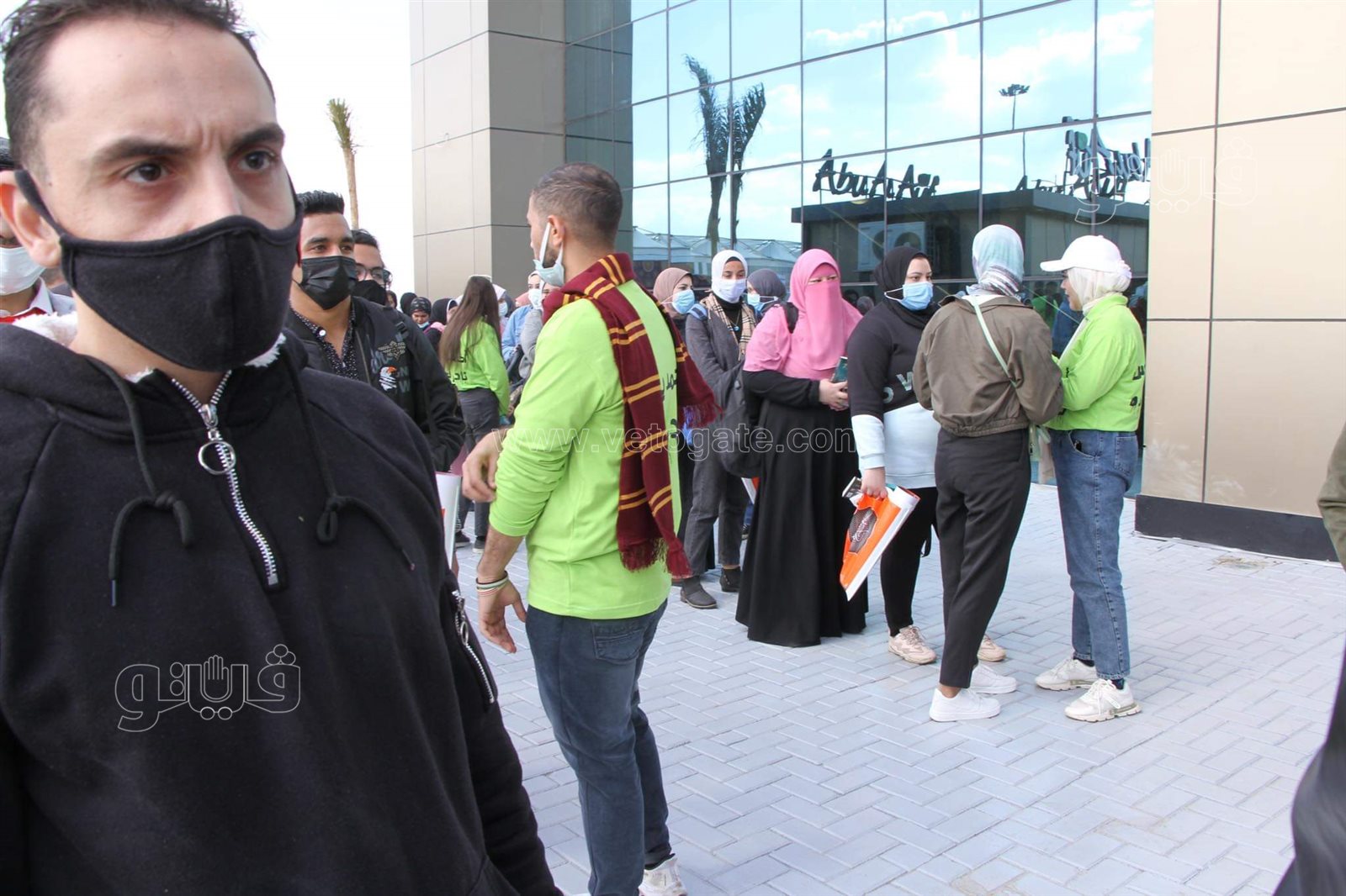 أحمد يونس يوقع أعماله في معرض القاهرة للكتاب (1)