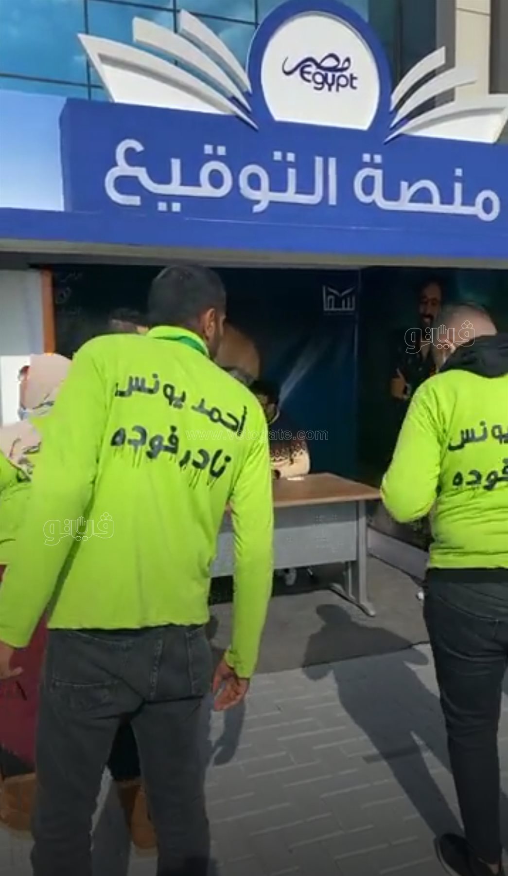 أحمد يونس يوقع أعماله في معرض القاهرة للكتاب (2)